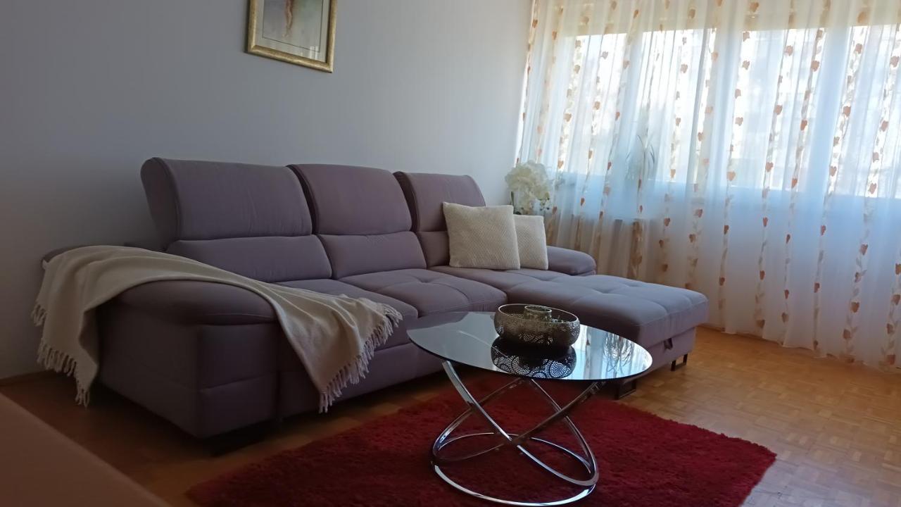 Leona Apartment-Perfect For Four Split Exterior photo