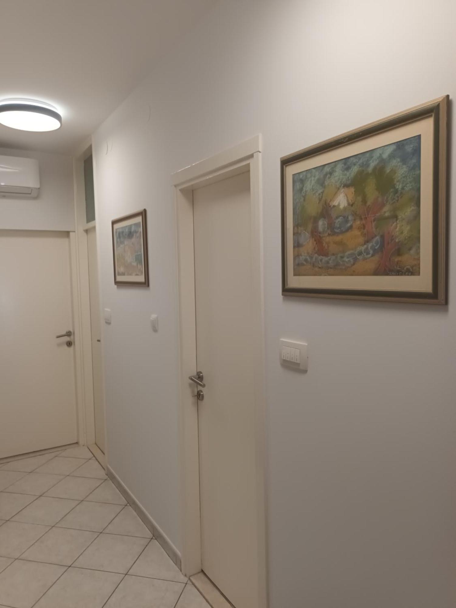 Leona Apartment-Perfect For Four Split Exterior photo