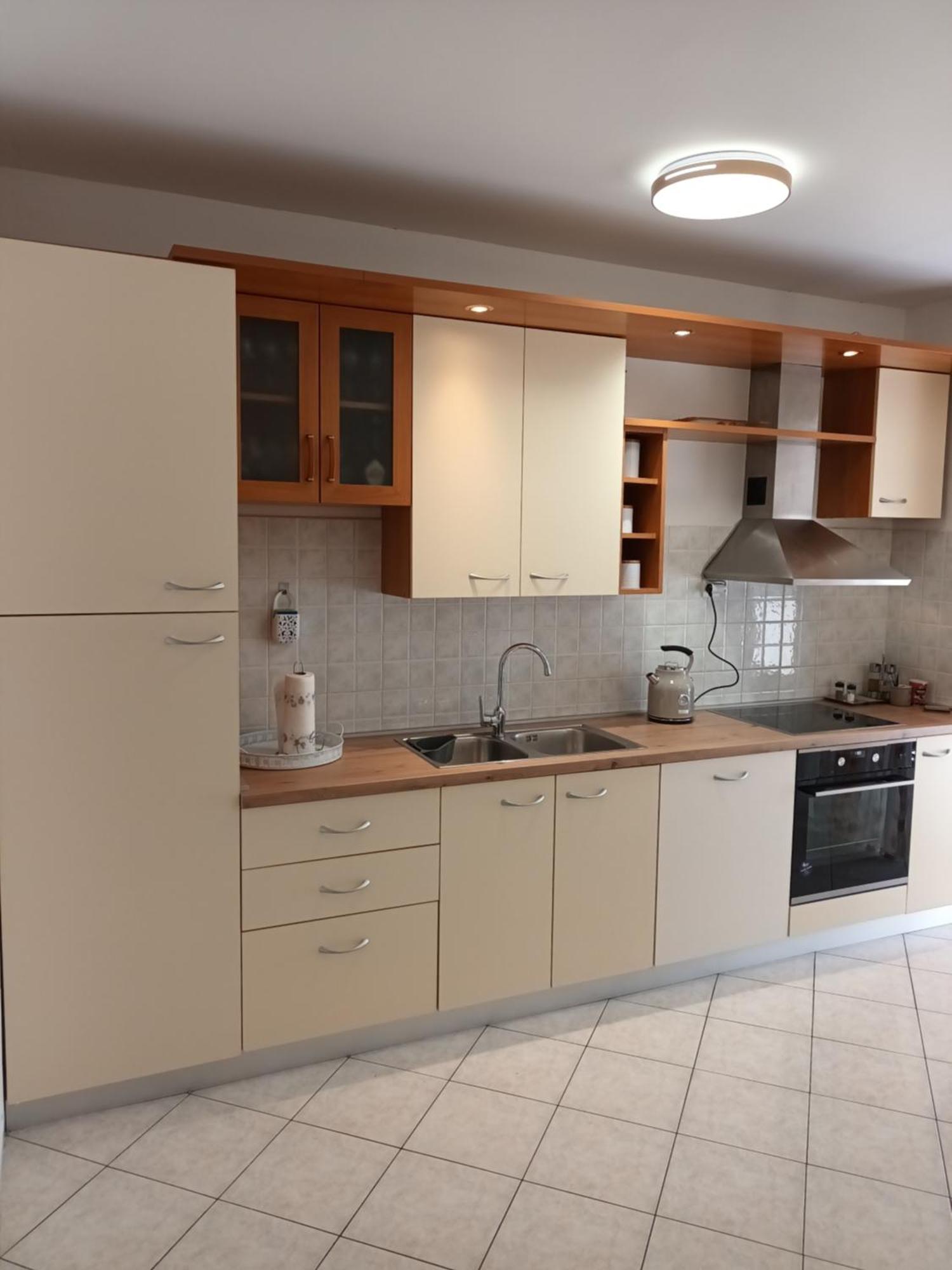 Leona Apartment-Perfect For Four Split Exterior photo